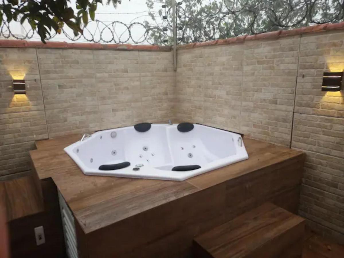 Casa Com Spa De Hidro, Aquecedor E Cromoterapia A 1,0 Km Do Centro Chapada dos Guimarães Екстериор снимка